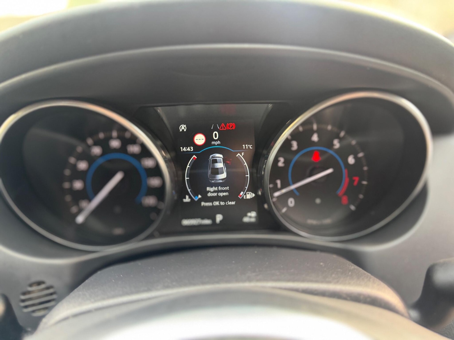 Used Jaguar XE 2017 for sale - 76952892: Photo 12