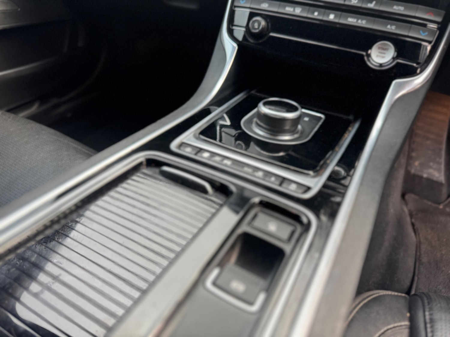 Used Jaguar XE 2017 for sale - 76952892: Photo 15