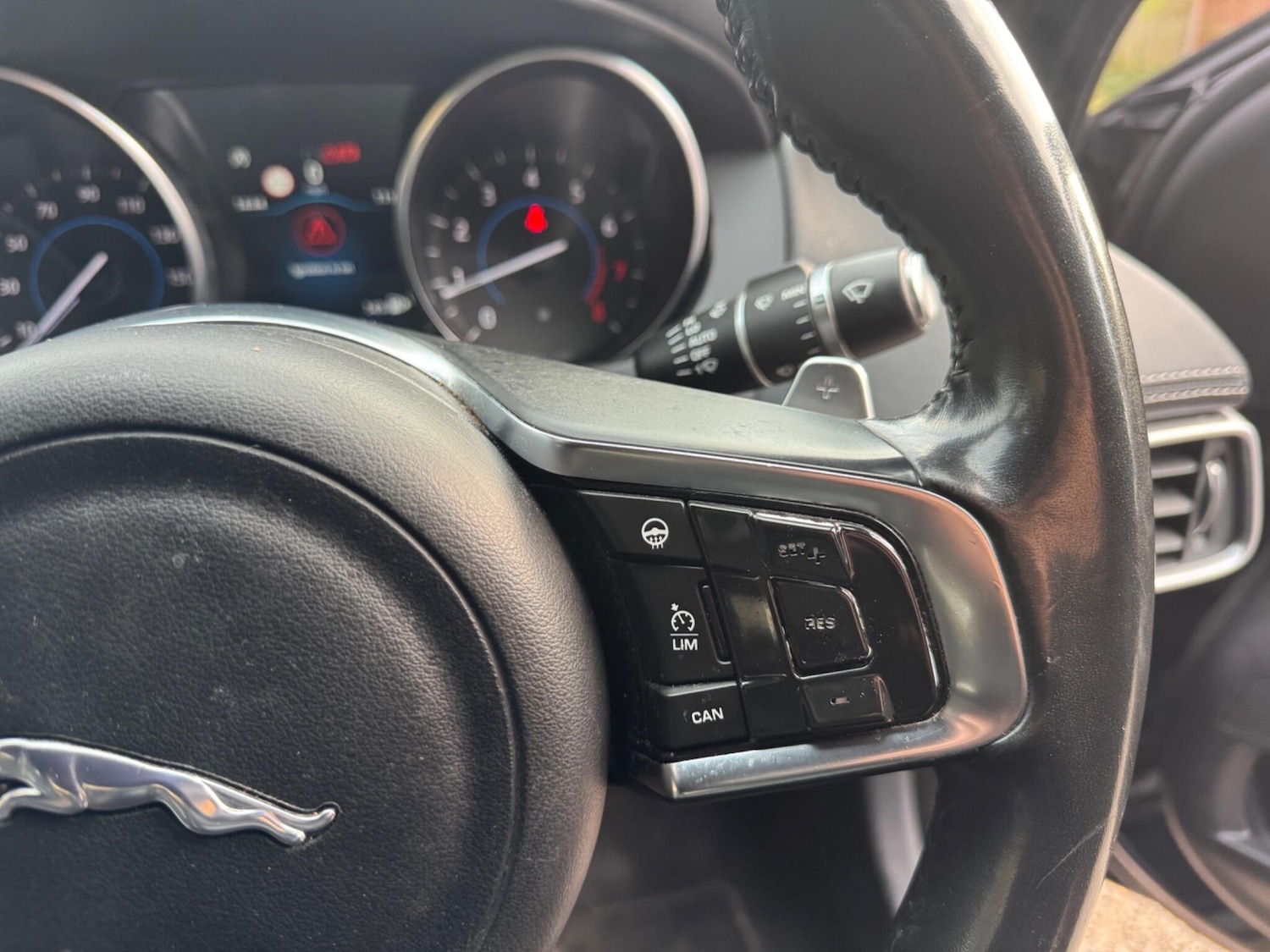 Used Jaguar XE 2017 for sale - 76952892: Photo 19