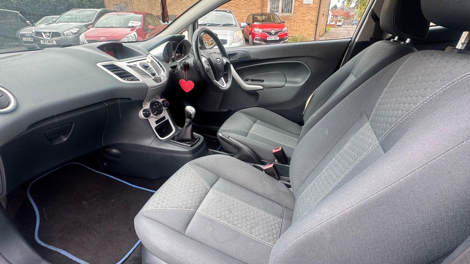 Used Ford Fiesta 2010 for sale - 76377335: Photo 12