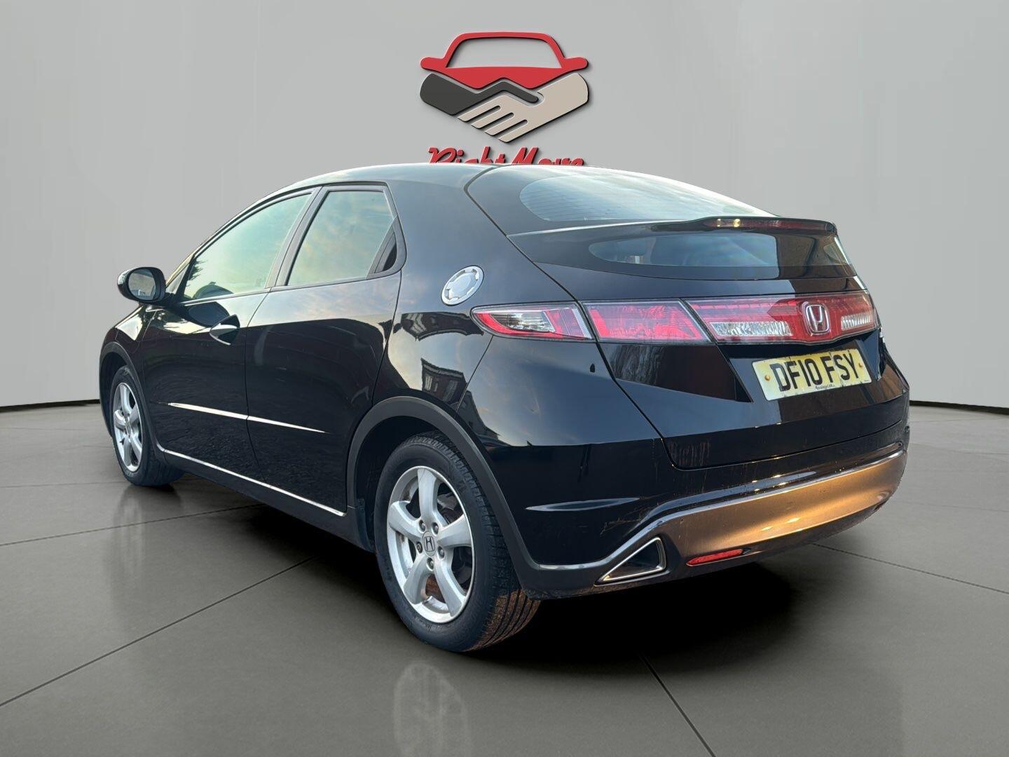 Used Honda Civic 2010 for sale - 76935819: Photo 4