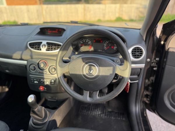 Used Renault Clio 2009 for sale - 76227796: Photo 10