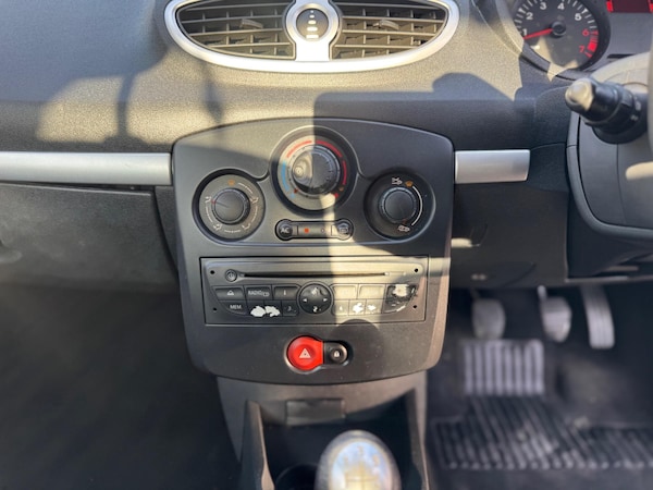 Used Renault Clio 2009 for sale - 76227796: Photo 13