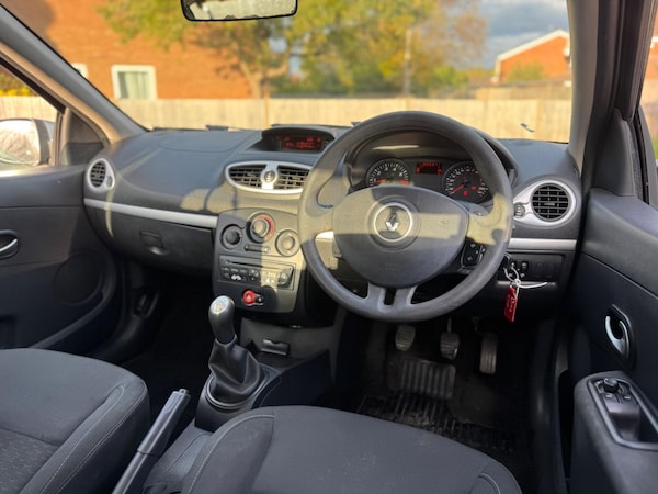 Used Renault Clio 2009 for sale - 76227796: Photo 17
