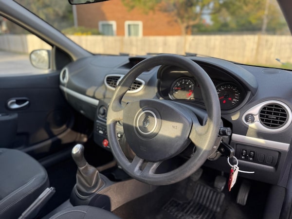 Used Renault Clio 2009 for sale - 76227796: Photo 9