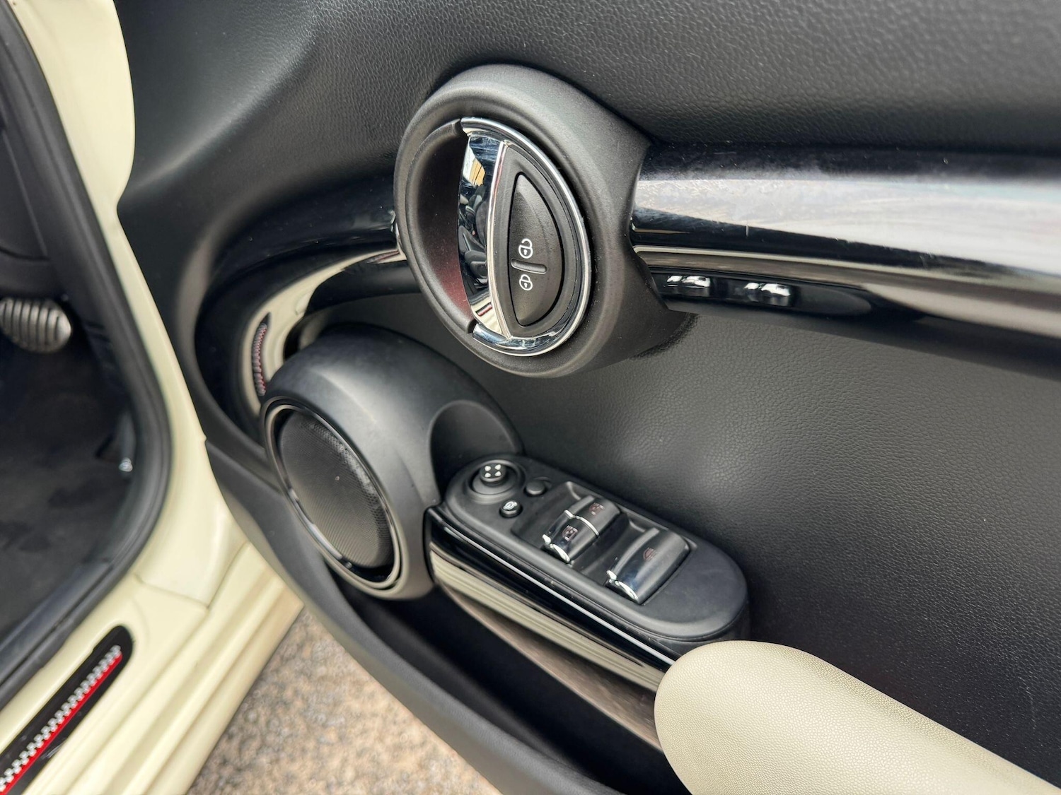 Used MINI Convertible 2016 for sale - 77598678: Photo 17