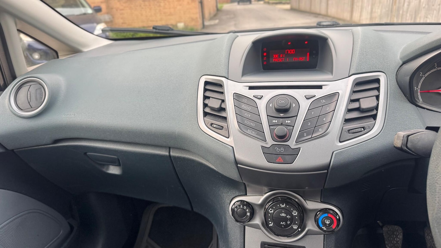 Used Ford Fiesta 2011 for sale - 77993209: Photo 15