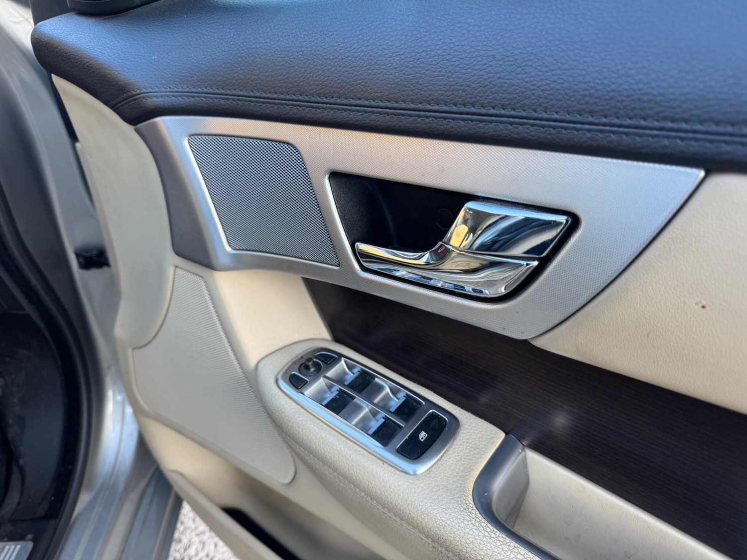 Used Jaguar XF 2011 for sale - 77050154: Photo 10