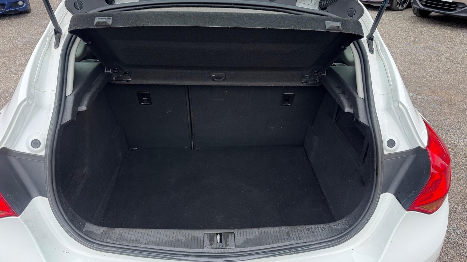 Used Vauxhall Astra 2010 for sale - 76550883: Photo 17