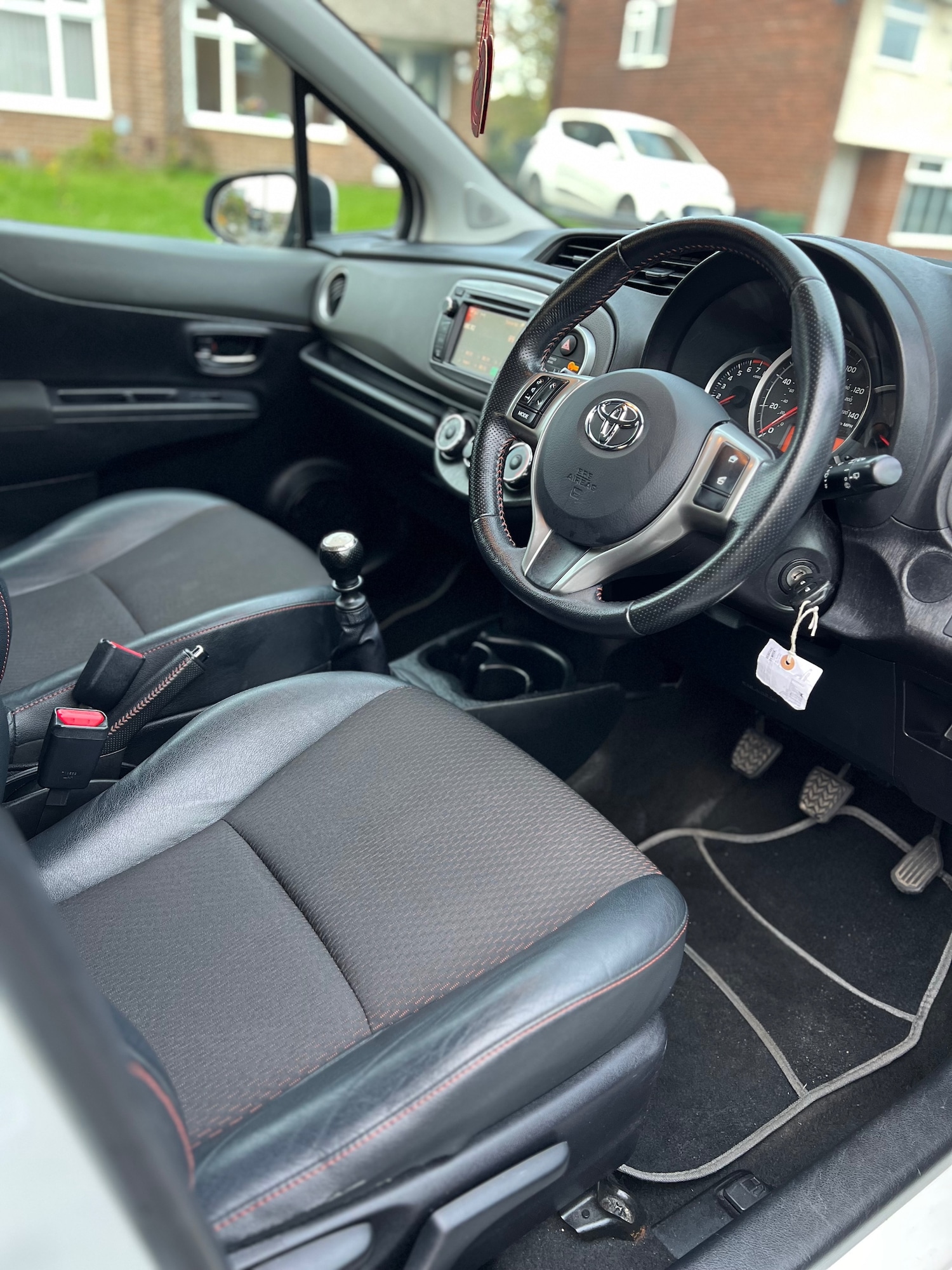 Used Toyota Yaris 2012 for sale - 76352961: Photo 8