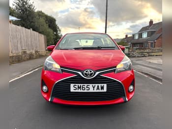 Used Toyota Yaris 2015 for sale - 79674147: Photo