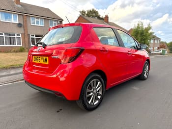 Used Toyota Yaris 2015 for sale - 79674147: Photo