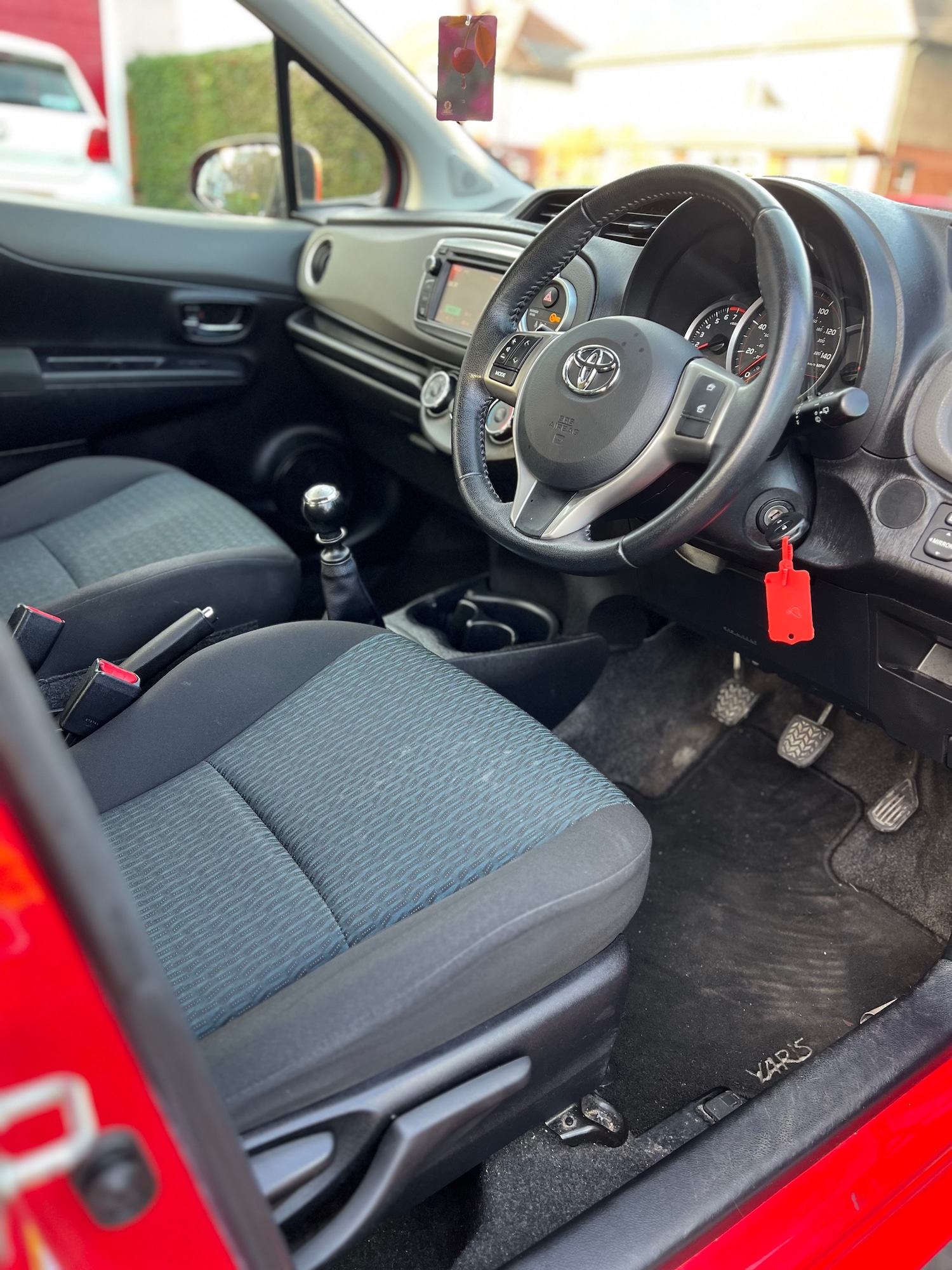 Used Toyota Yaris 2012 for sale - 76652908: Photo 8