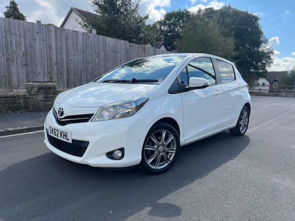 Used Toyota Yaris 2012 for sale - 76309895: Photo 2