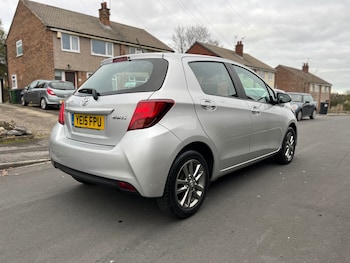 Used Toyota Yaris 2015 for sale - 76596652: Photo