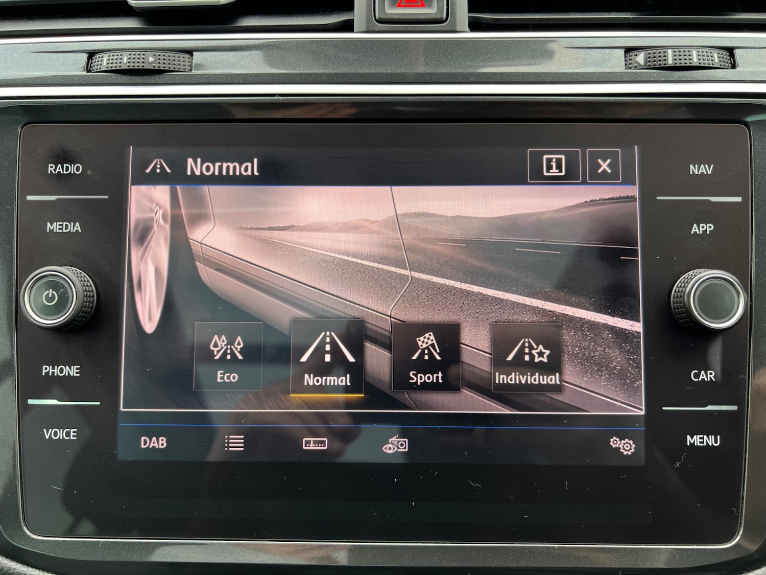 Used Volkswagen Tiguan 2018 for sale - 76542912: Photo 14