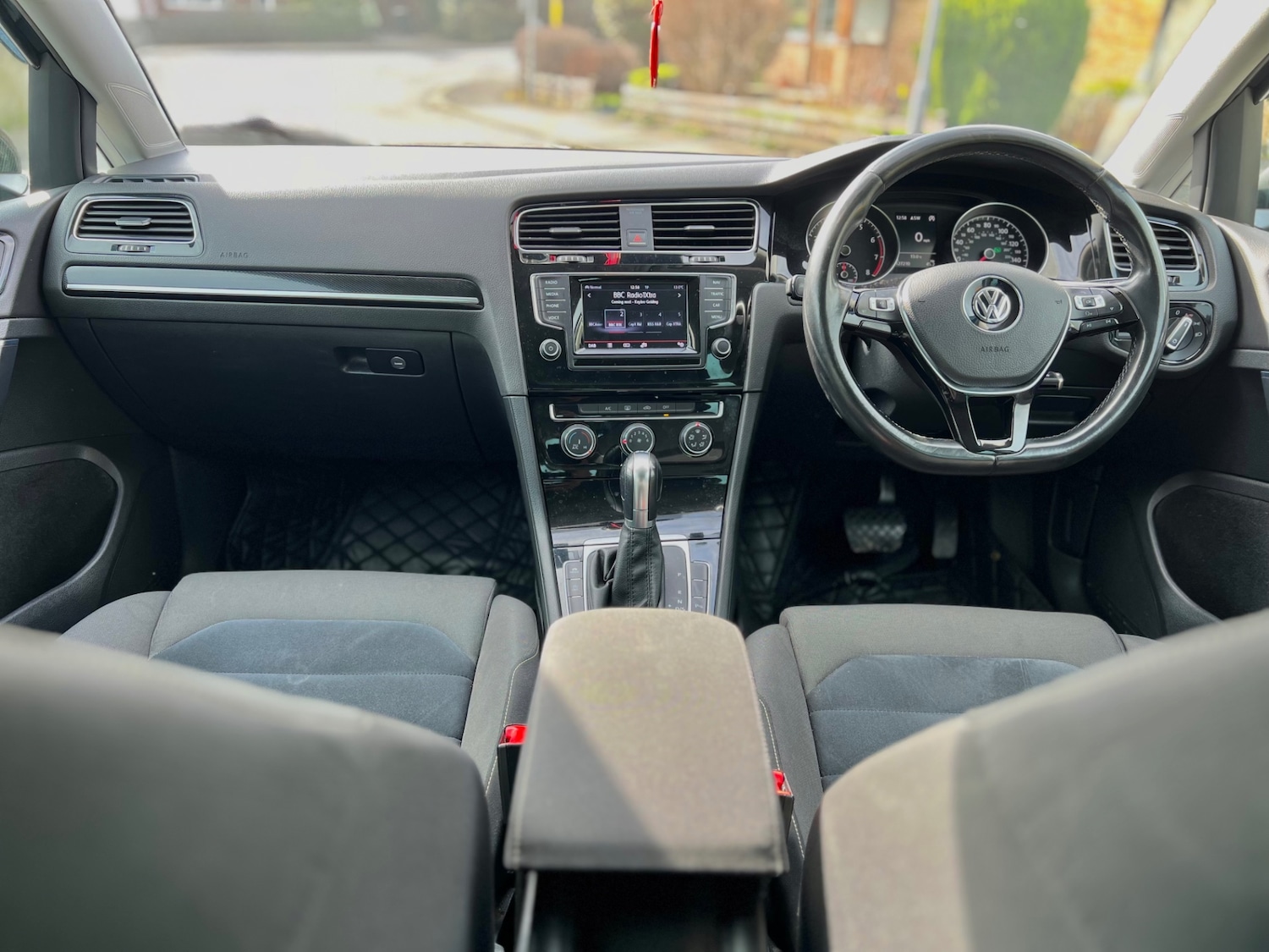 Used Volkswagen Golf 2013 for sale - 77665300: Photo 10