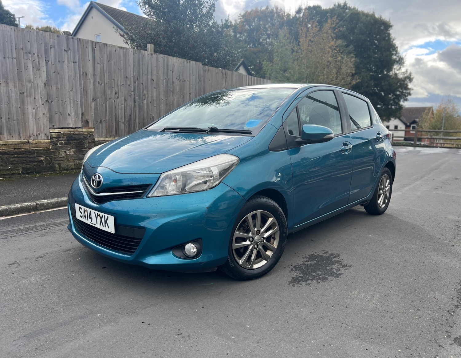 Used Toyota Yaris 2014 for sale - 76353075: Photo 2