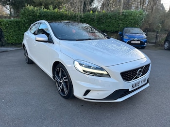 Used Volvo V40 2018 for sale - 77896044: Photo