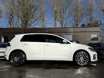 Used Volkswagen Golf 2017 for sale - 77591337: Photo