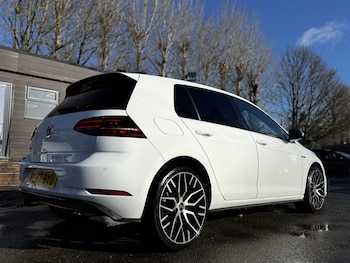 Used Volkswagen Golf 2017 for sale - 77591337: Photo