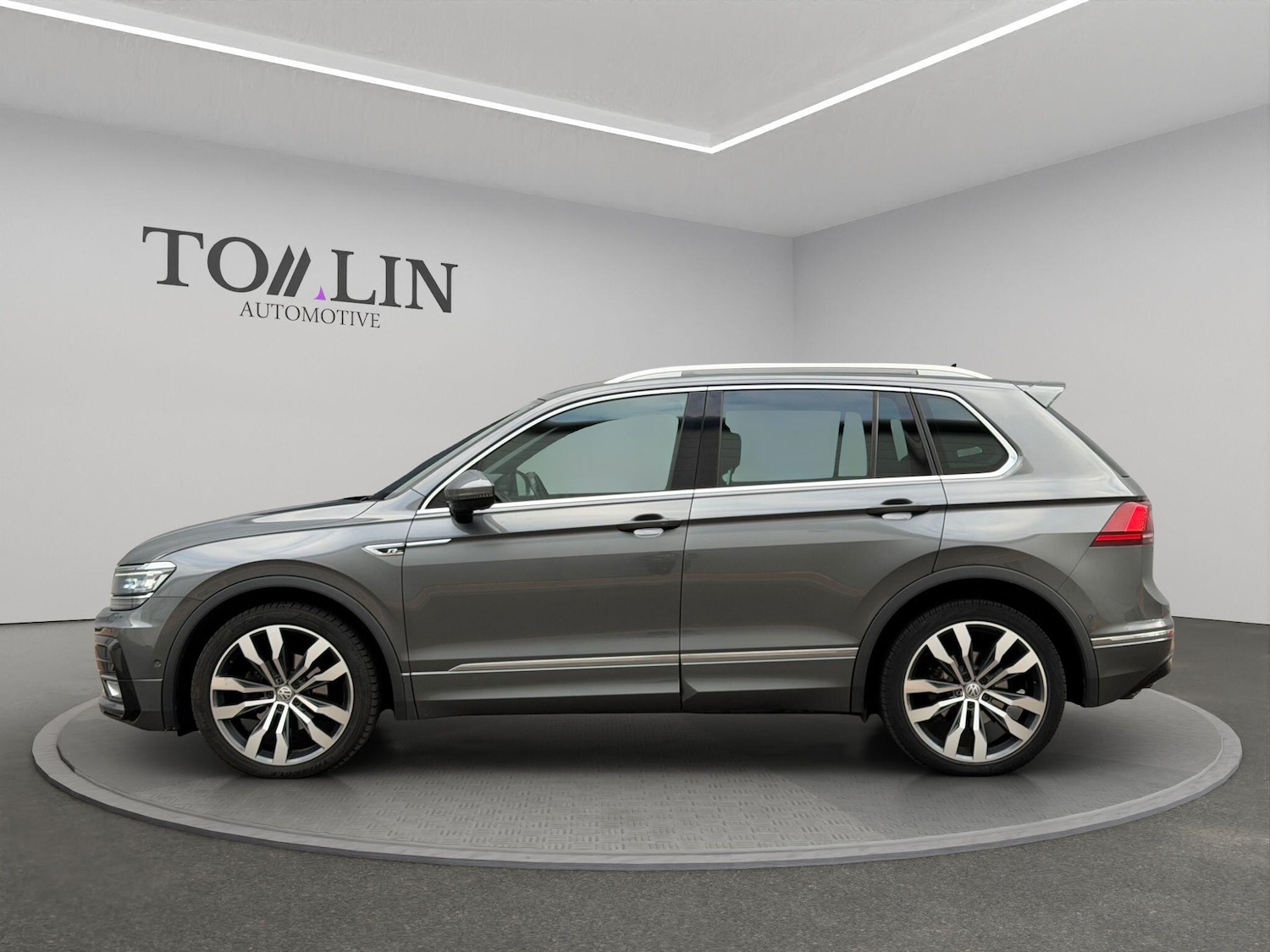 Used Volkswagen Tiguan 2017 for sale - 76737993: Photo 2