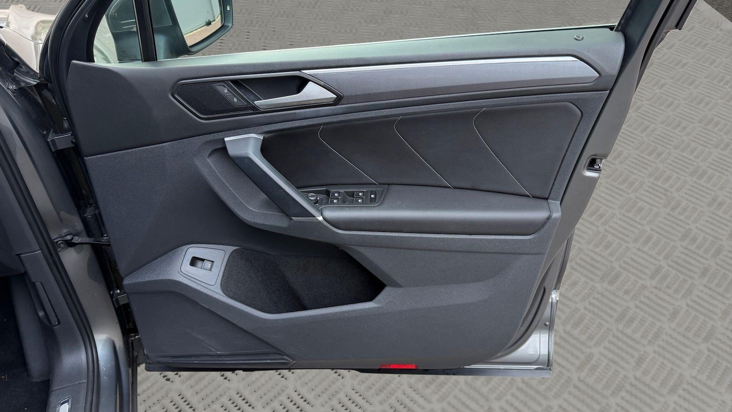 Used Volkswagen Tiguan 2017 for sale - 76737993: Photo 28