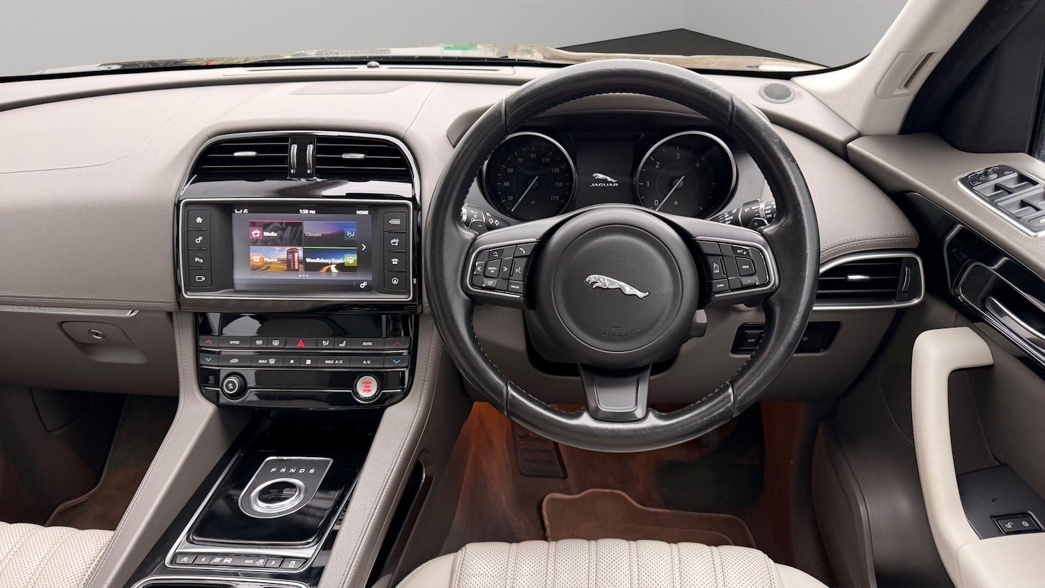 Used Jaguar F-Pace 2017 for sale - 76742914: Photo 39