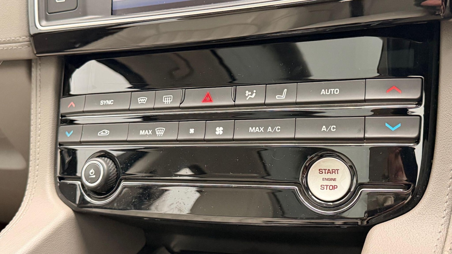 Used Jaguar F-Pace 2017 for sale - 76742914: Photo 40