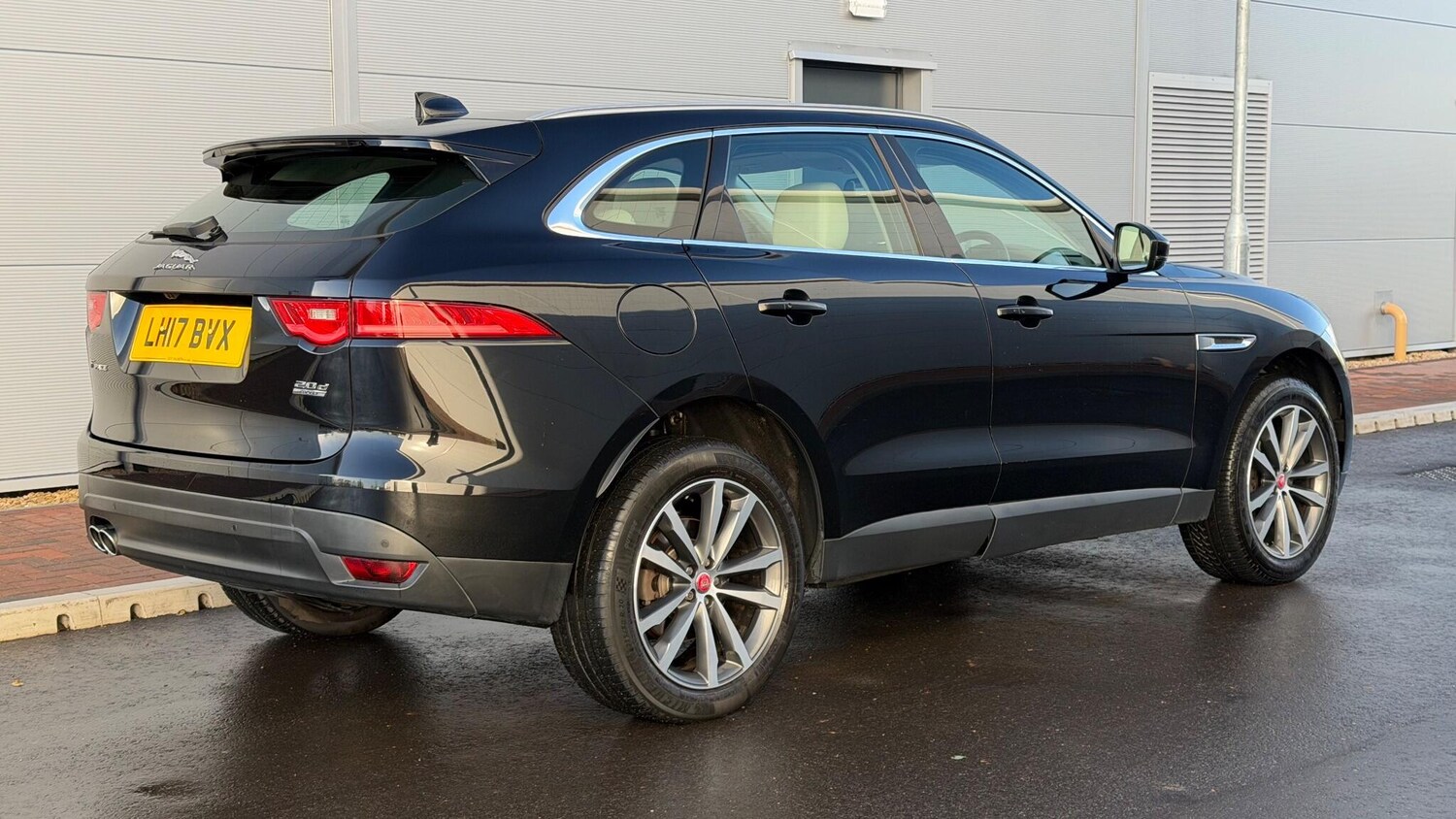 Used Jaguar F-Pace 2017 for sale - 76742914: Photo 7