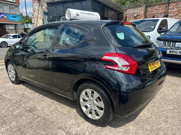 Used Peugeot 208 2012 for sale - 75279356: Photo 5