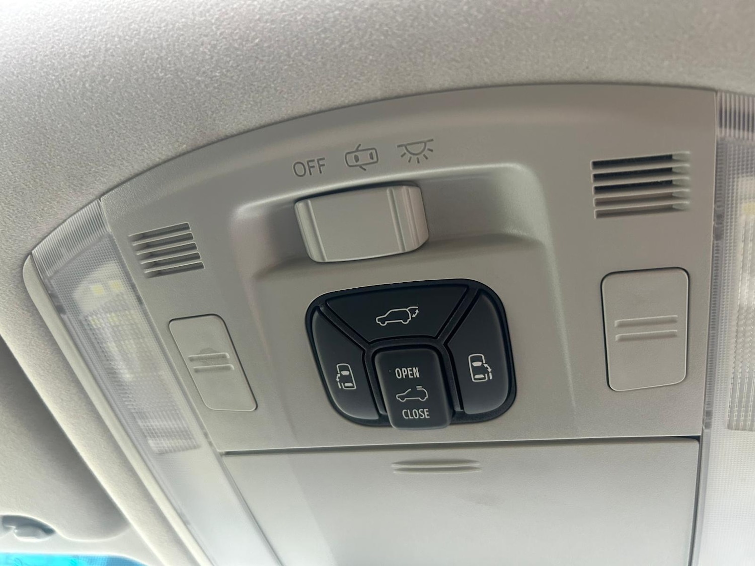 Used Toyota Vellfire for sale - 76549318: Photo 13