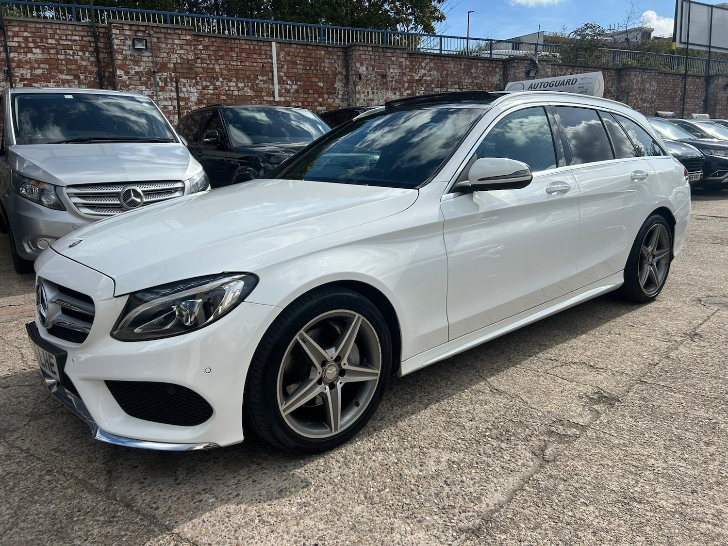 Used Mercedes-Benz C Class 2015 for sale - 76989360: Photo 3