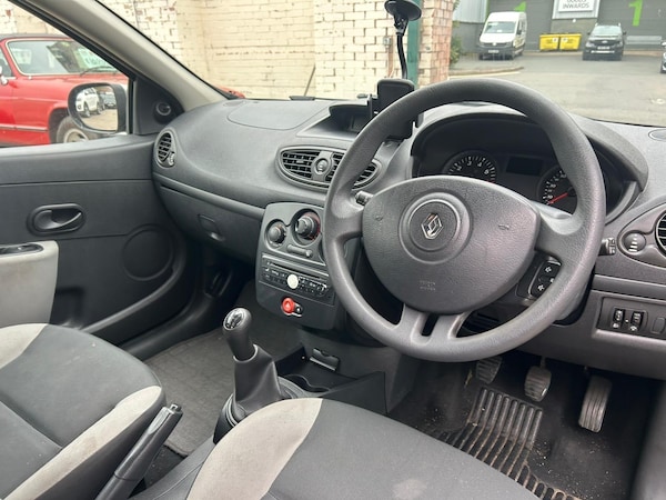 Used Renault Clio 2011 for sale - 76247532: Photo 8