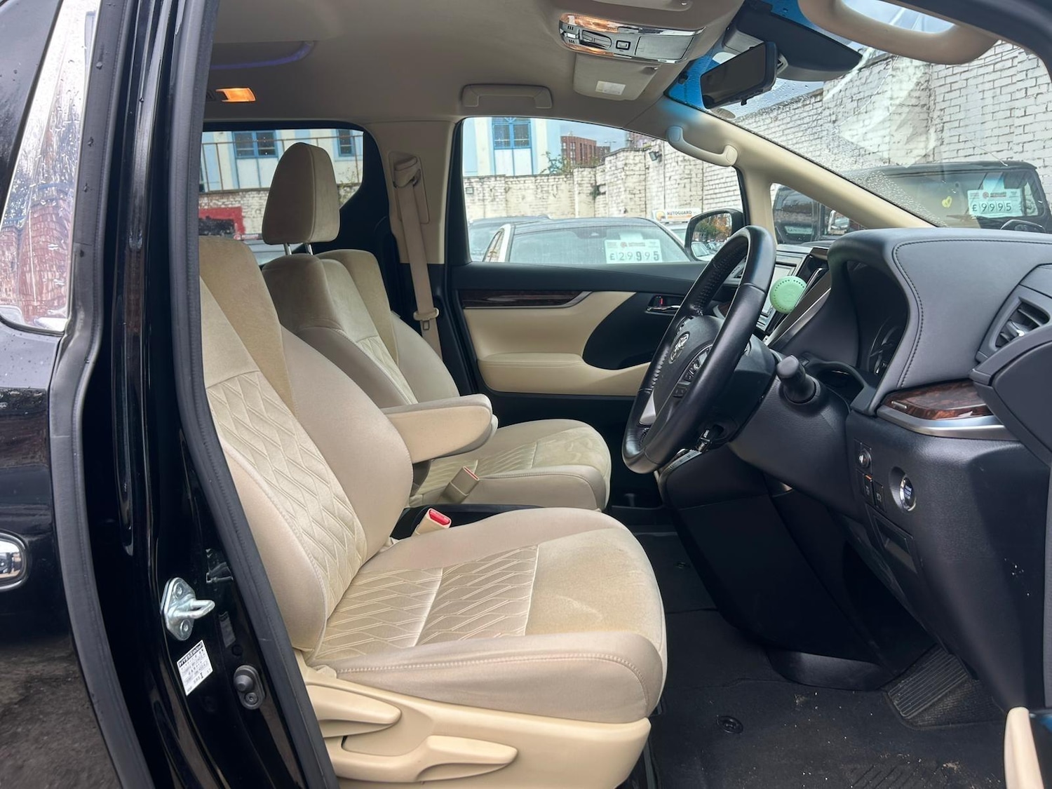 Used Toyota Vellfire 2025 for sale - 76996143: Photo 10