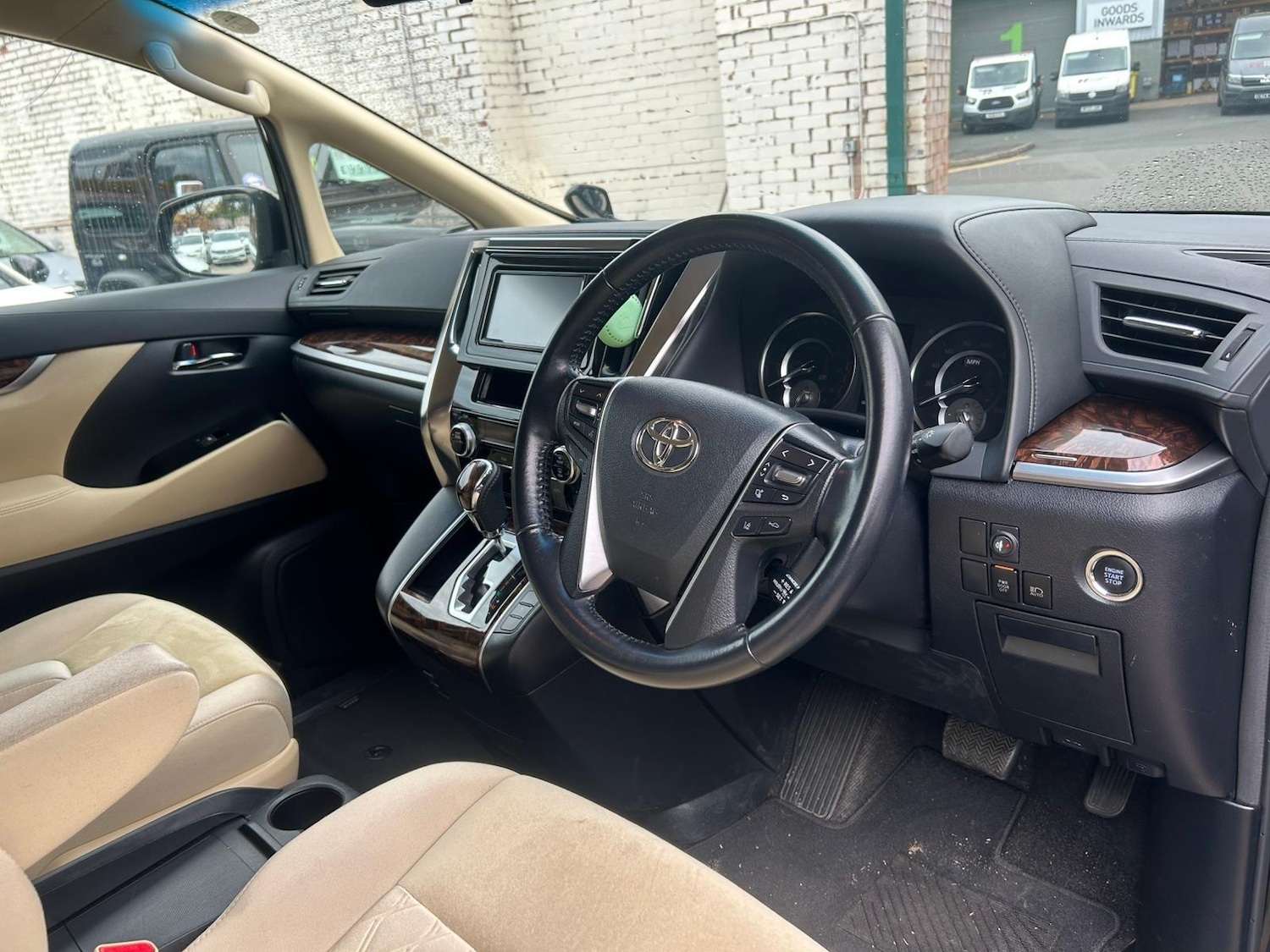 Used Toyota Vellfire 2025 for sale - 76996143: Photo 9