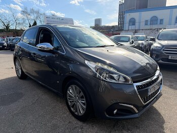Used Peugeot 208 2018 for sale - 77696559: Photo