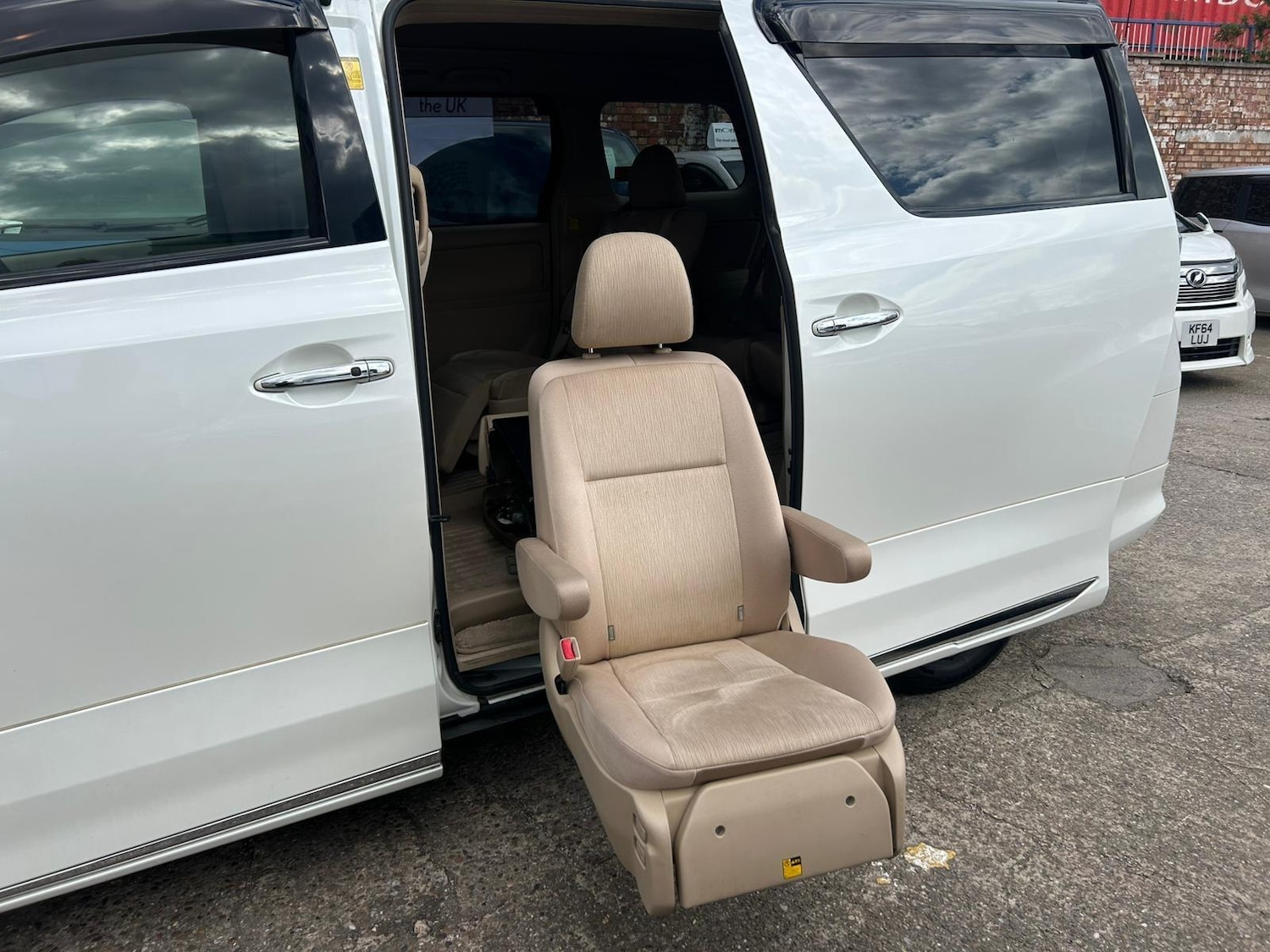 Used Toyota Vellfire for sale - 78086384: Photo 11