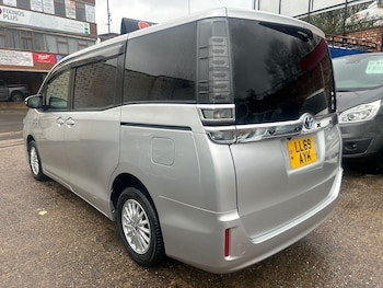 Used Toyota Voxy 2019 for sale - 77853598: Photo