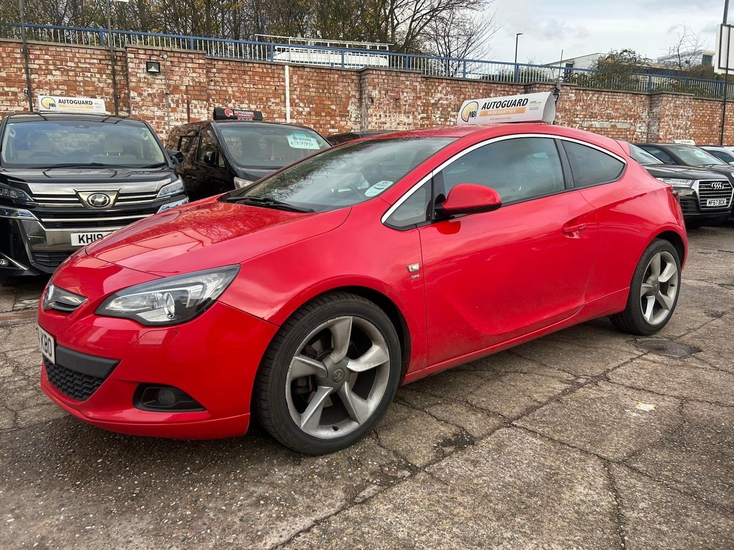 Used Vauxhall Astra GTC 2014 for sale - 76409614: Photo 2