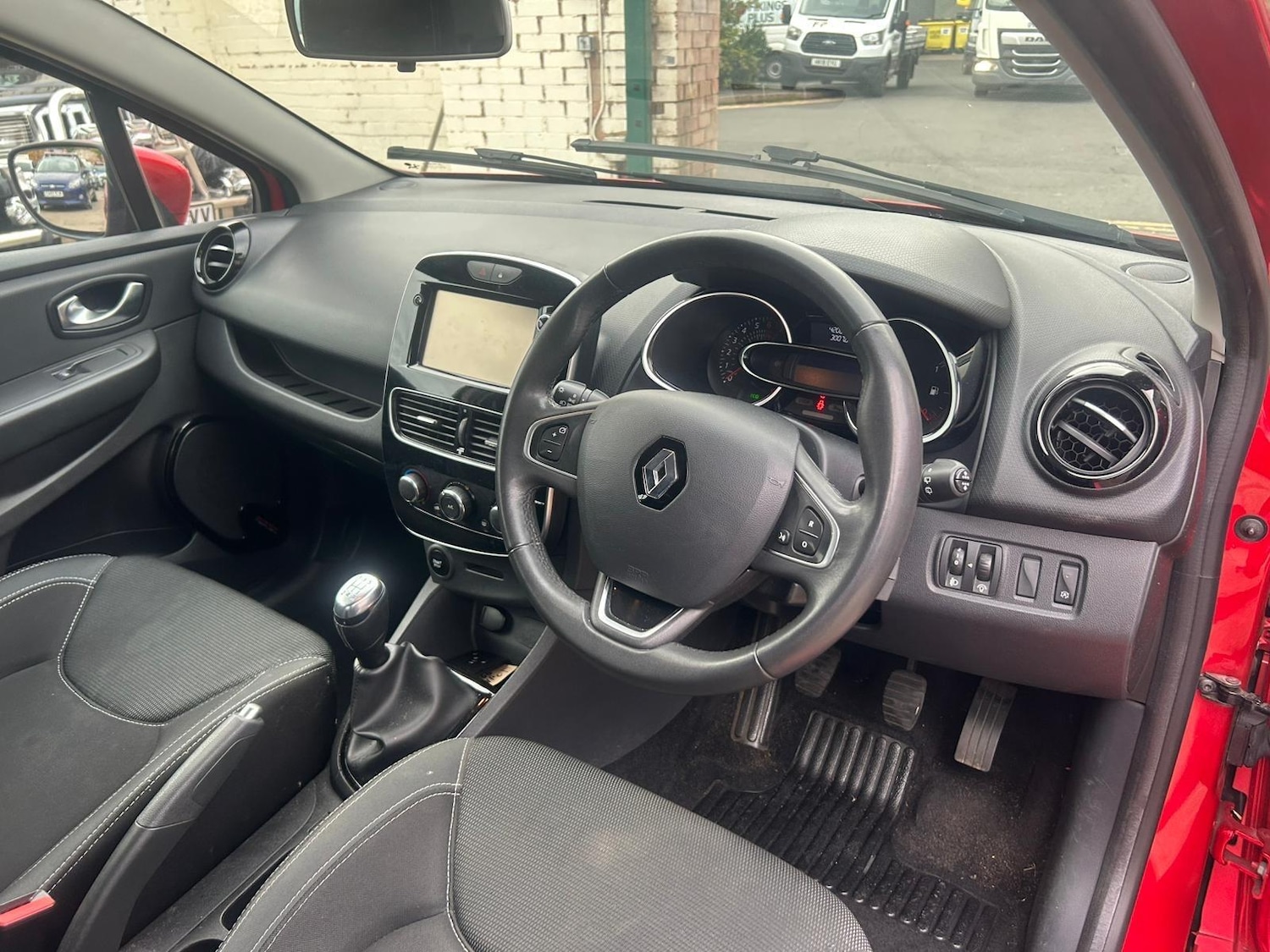 Used Renault Clio 2016 for sale - 76995387: Photo 11