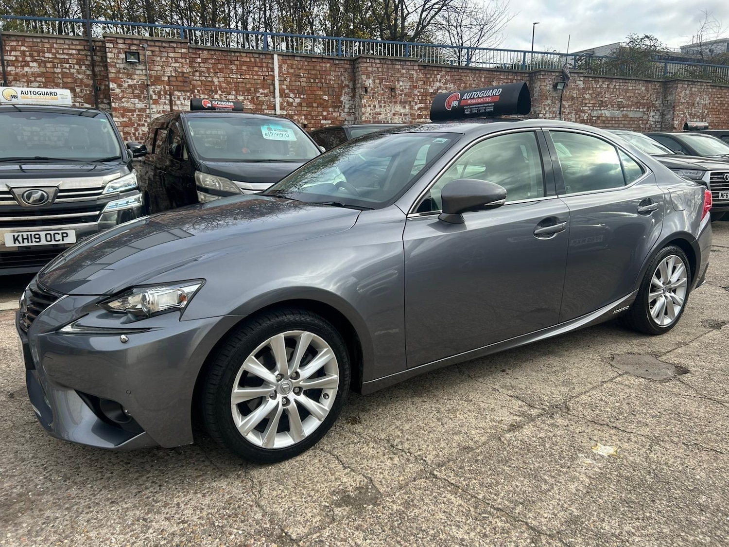 Used Lexus IS 2015 for sale - 76381318: Photo 2