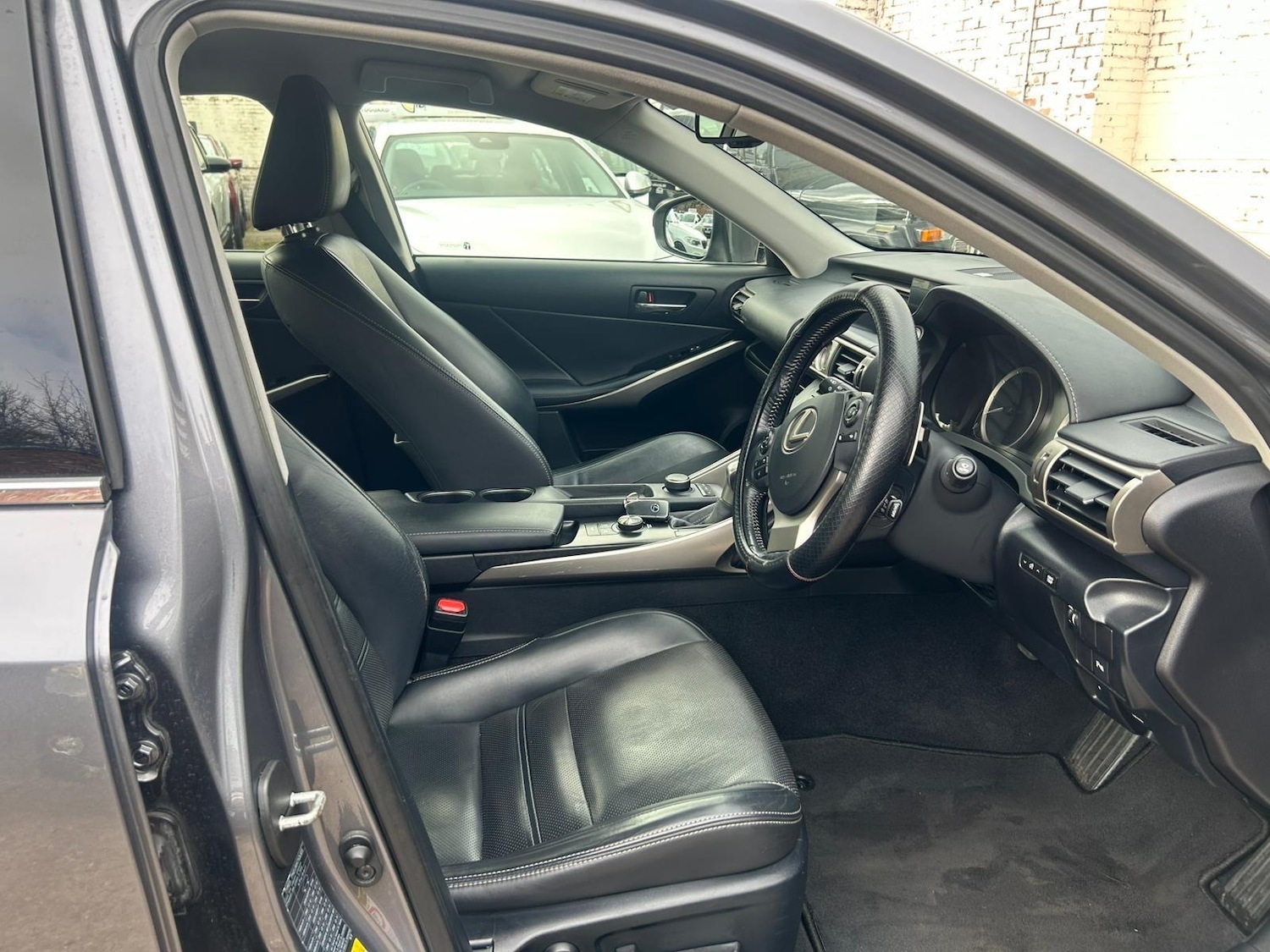 Used Lexus IS 2015 for sale - 76381318: Photo 9