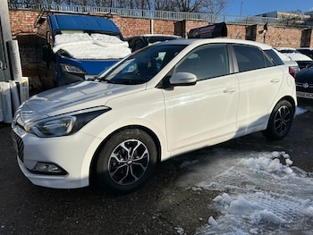 Used Hyundai i20 2017 for sale - 77097391: Photo