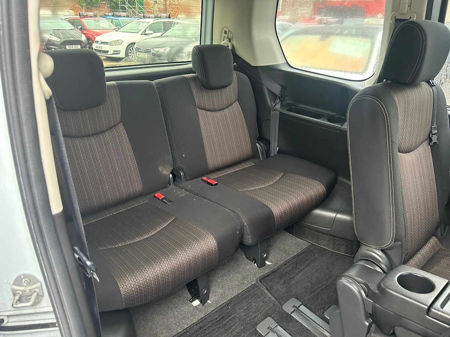 Used Nissan Serena for sale - 76585291: Photo 14