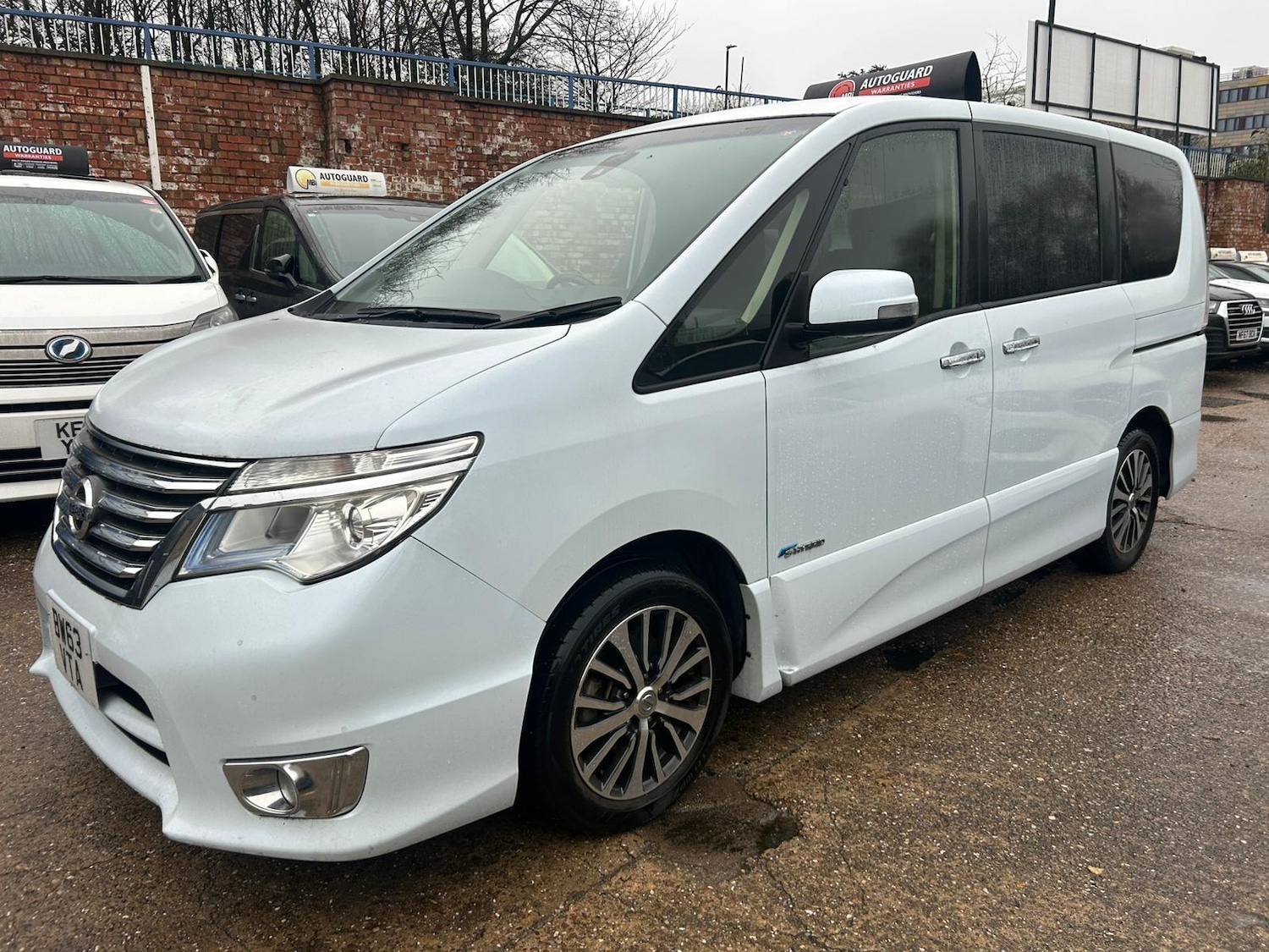 Used Nissan Serena for sale - 76585291: Photo 3