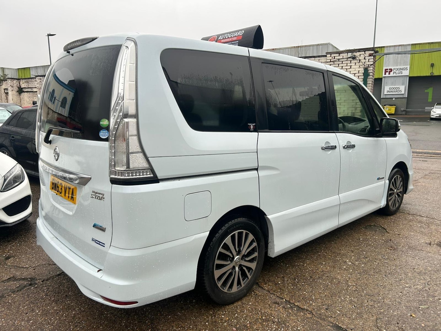 Used Nissan Serena for sale - 76585291: Photo 4