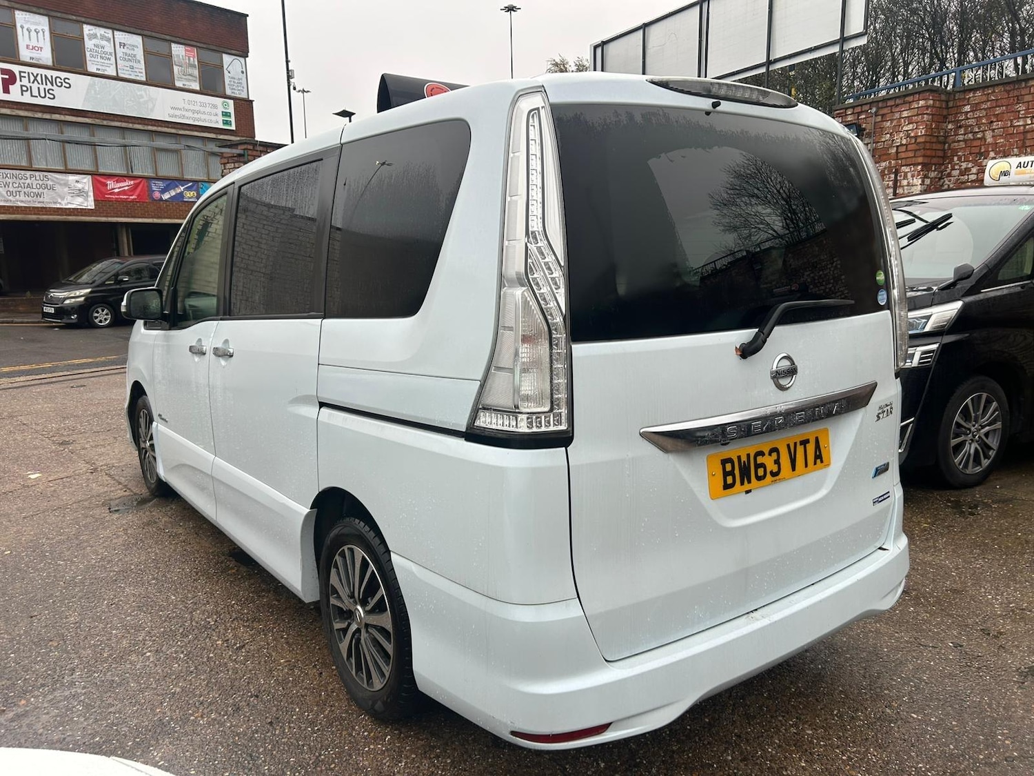 Used Nissan Serena for sale - 76585291: Photo 5