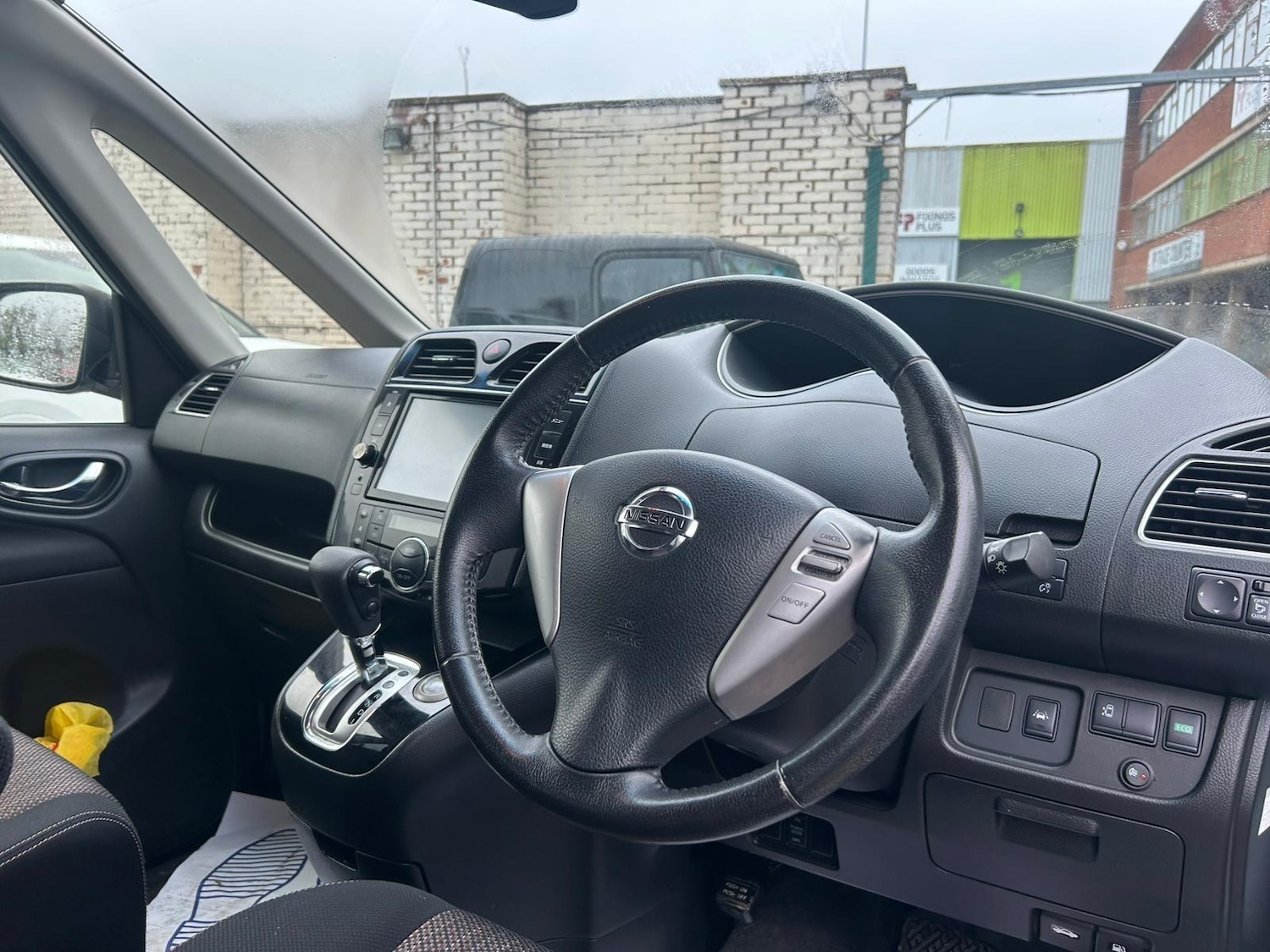 Used Nissan Serena for sale - 76585291: Photo 9