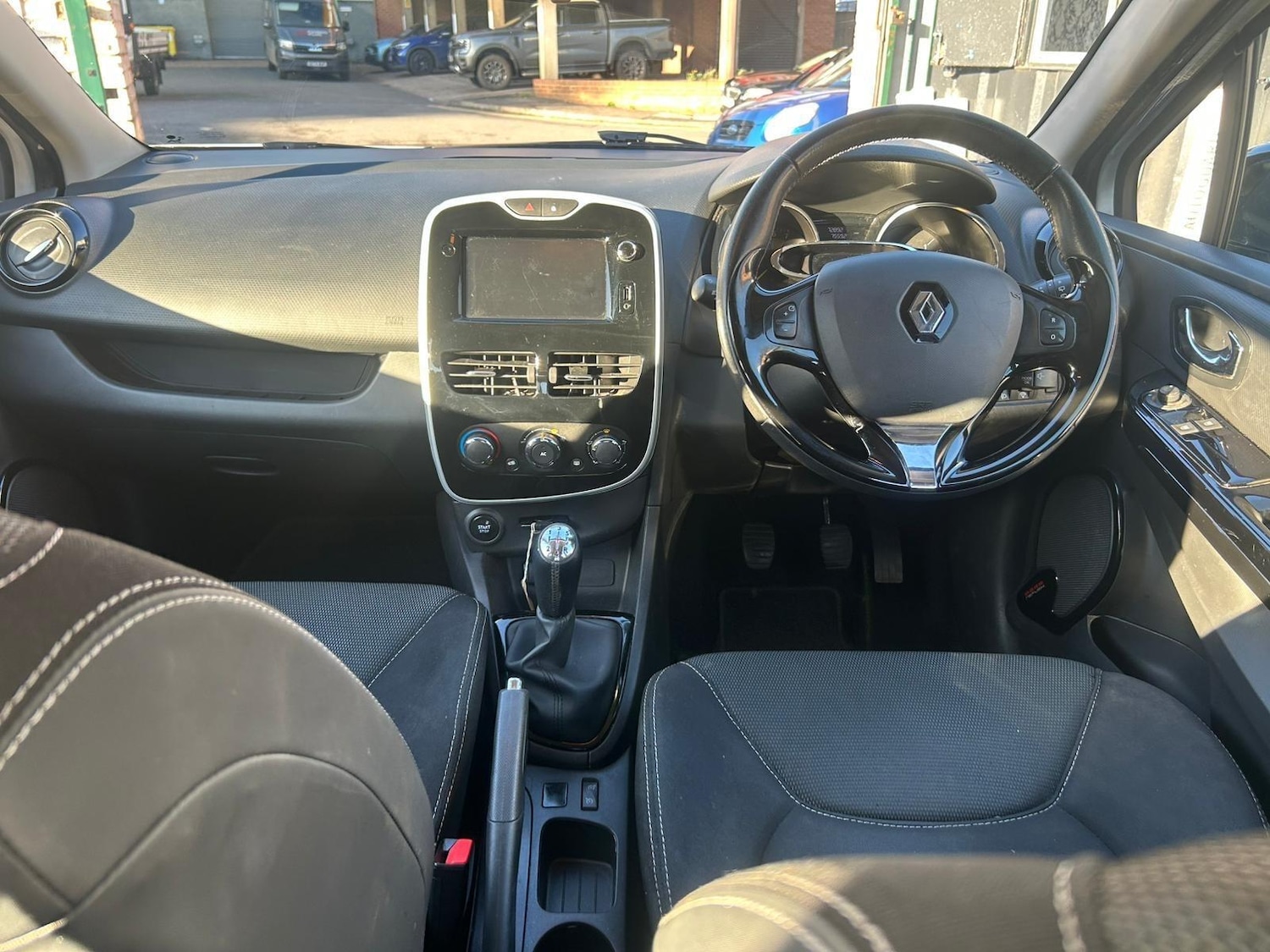 Used Renault Clio 2014 for sale - 77203685: Photo 9